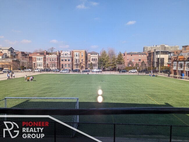 Foto del edificio - 650 W Wrightwood Ave