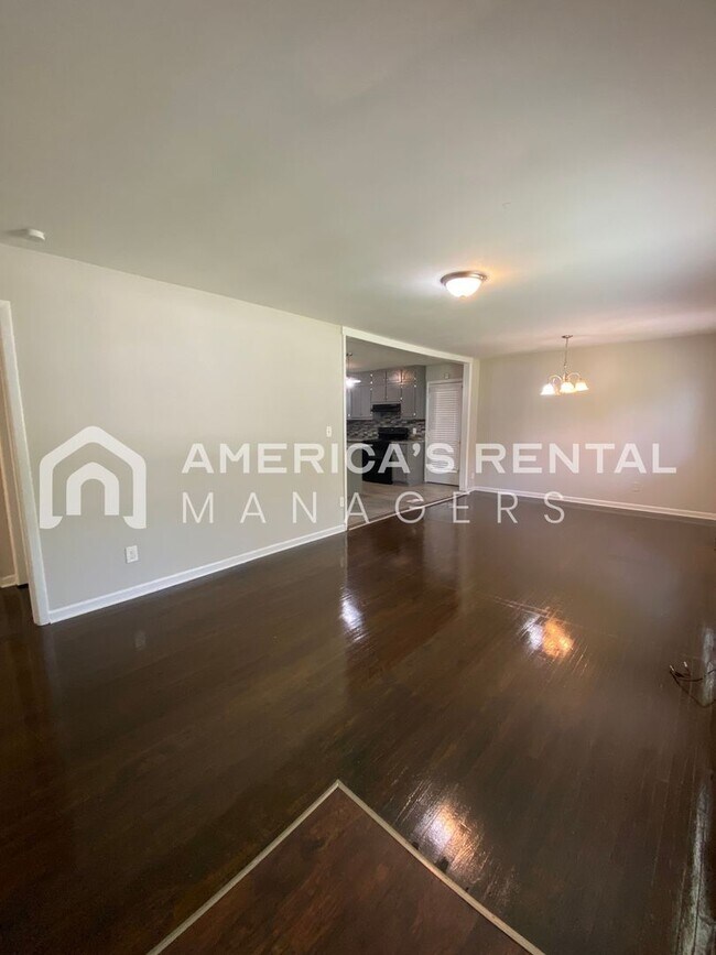 Foto del edificio - DEPOSIT PENDING! PRICE REDUCTION!!! - Home...