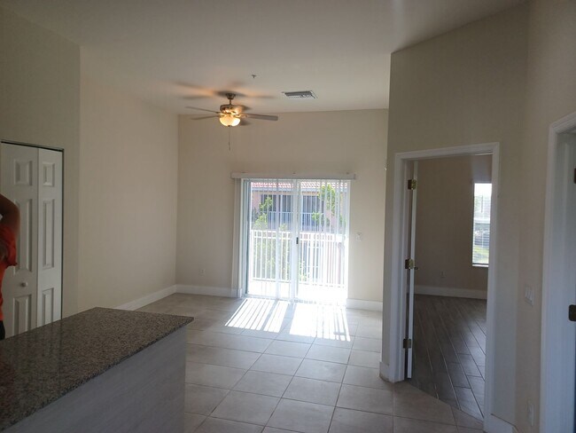 Foto del edificio - 3313 SW 8th Pl