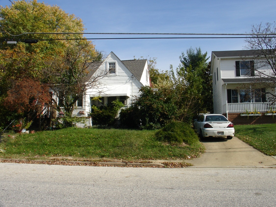 911 Courtney Rd, Halethorpe, MD 21227 Apartments in Halethorpe, MD