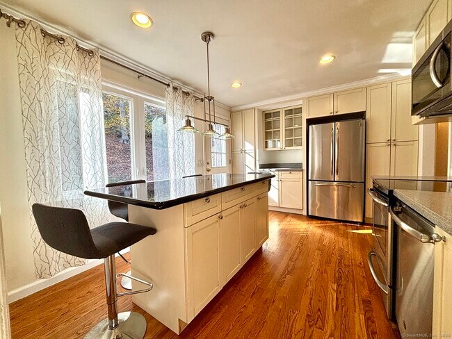 Foto del edificio - 43 Kent Hills Ln