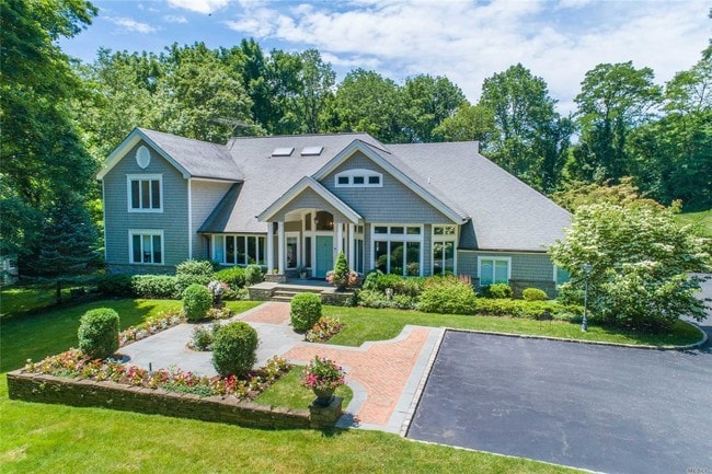 Building Photo - 317 W Neck Rd