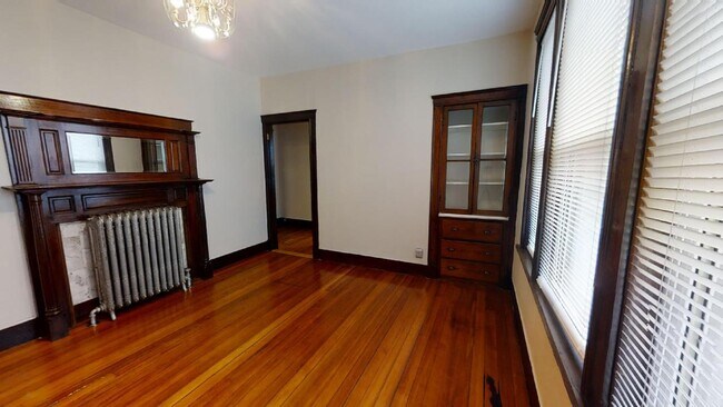 Building Photo - 33 Bellingham St