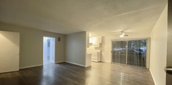 Foto del edificio - 2.0 bedroom in Canoga Park California 91304