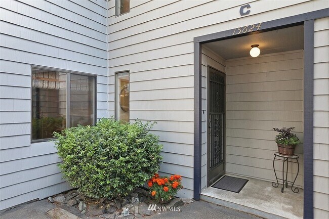 Building Photo - 15624 8th Ave SW