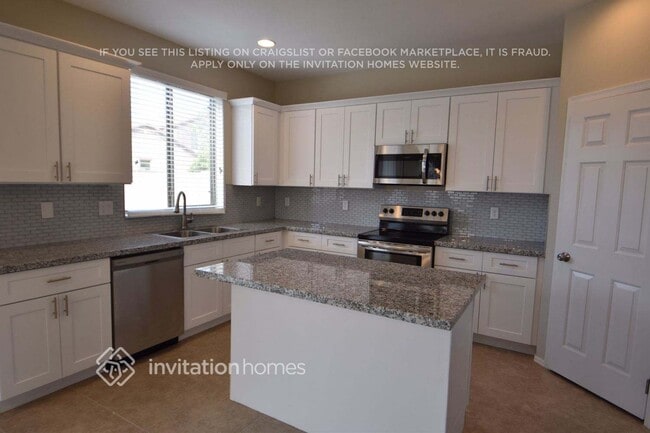 Foto del edificio - 17227 W Elm St