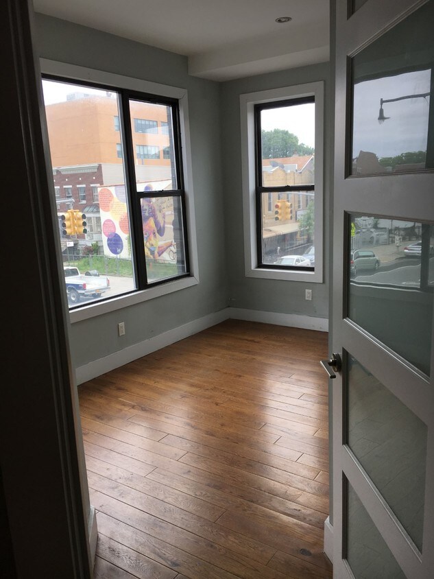 Foto principal - 1503 Gates Ave