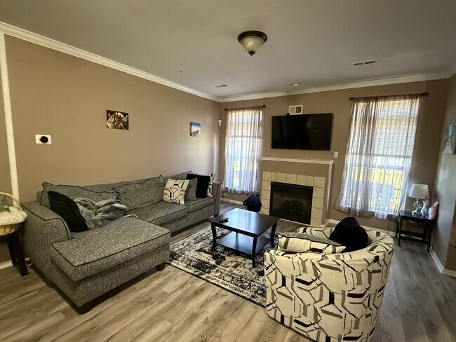 Foto del edificio - 10102 W Midway Ct