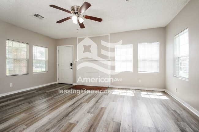 Foto del edificio - 210 E Will Rogers Blvd