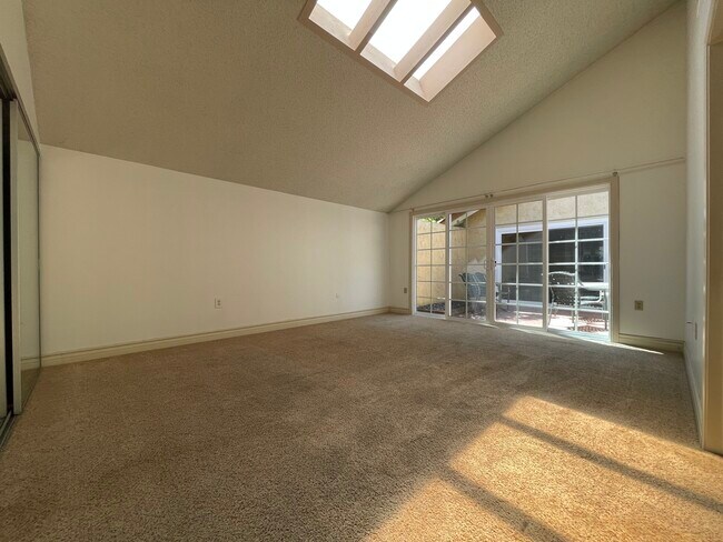 Foto del edificio - 7 Cypress Tree Ln