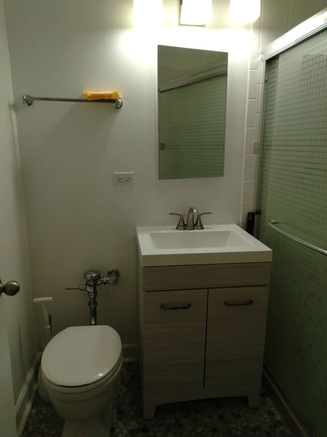 Building Photo - 907 Austin St