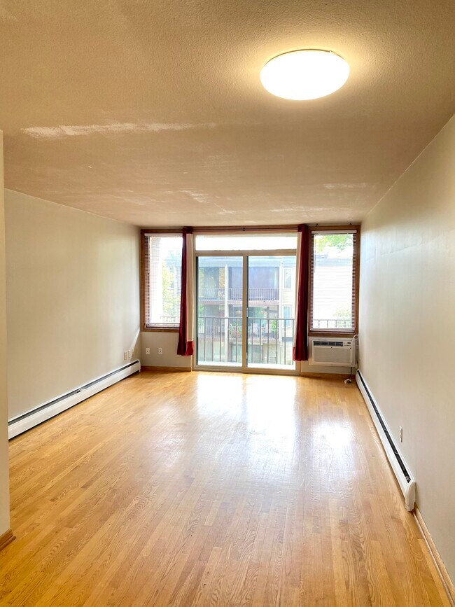 Building Photo - 4029 14th Ave S