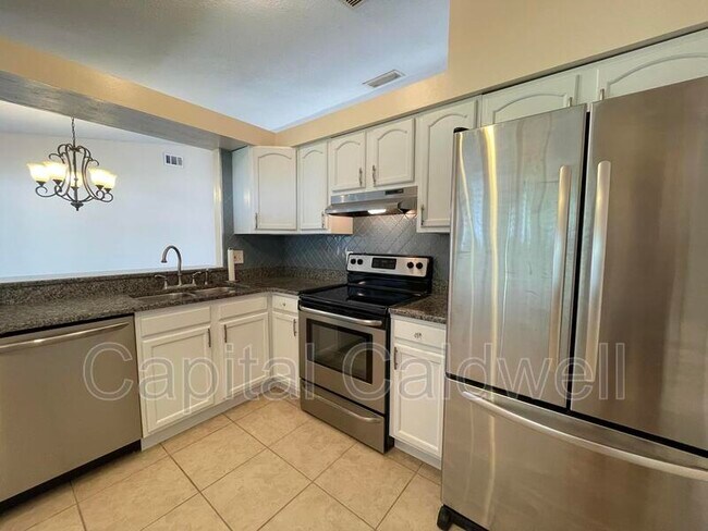 Building Photo - 708 Paddington Pl