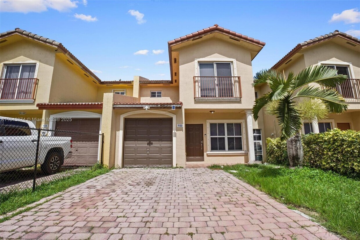 Foto principal - 980 SW 6th Pl