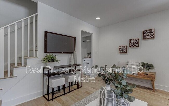 Foto del edificio - 1711 Lang Pl NE