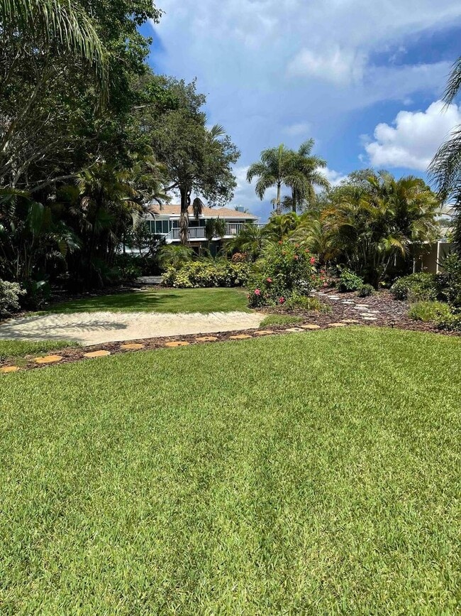 Foto del edificio - 4 Bed/2 Bath Waterfront Paradise with Pool, Dock & Gulf Access in Baileys Bluff