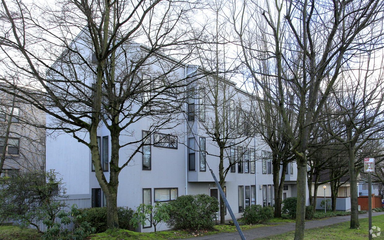 Primary Photo - Capitol Crest Apartments