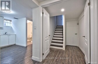 Building Photo - 2 Crayford Dr