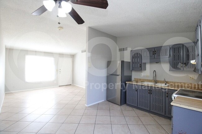 Building Photo - 3120 N 67th Ln