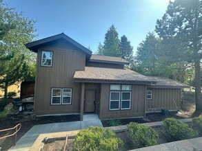 Building Photo - 2737 NW Skyliners Rd