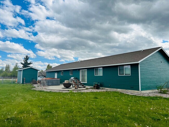 Foto del edificio - 4 Bed Home On 1.4 Acres In The Bitterroot Valley