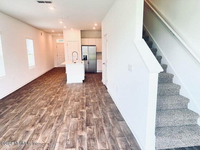 Foto del edificio - 12725 Whelan Ave