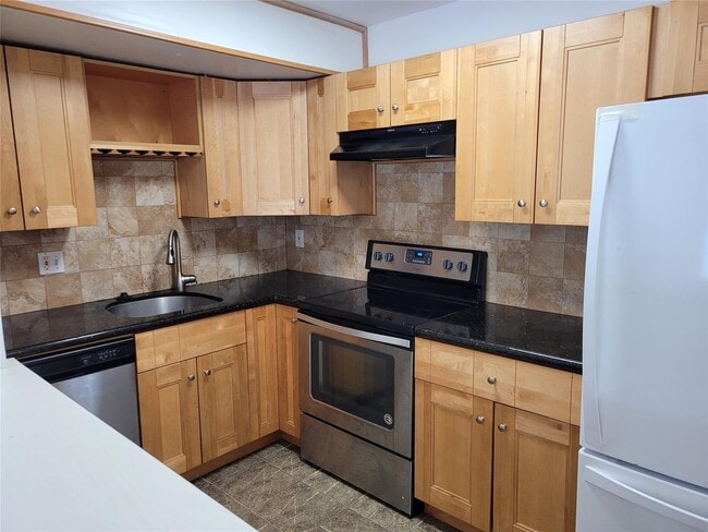 Building Photo - 4158 Inverrary Dr