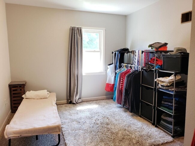 Building Photo - 1403