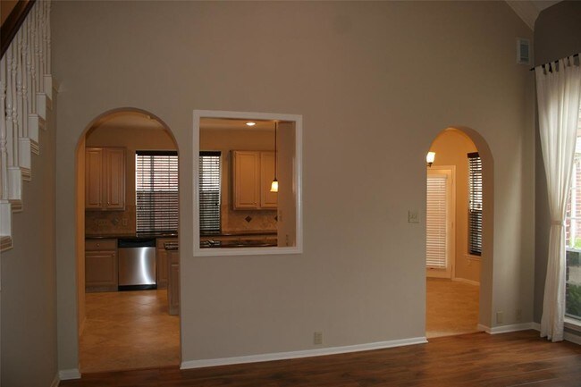 Building Photo - 1518 Briarbend Dr