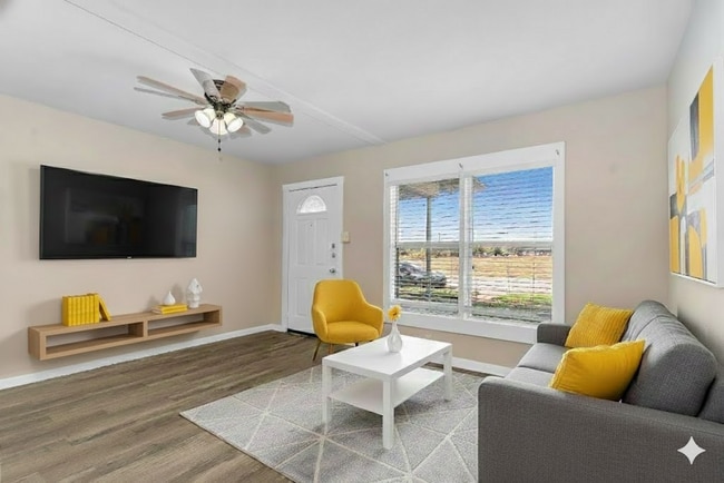 Building Photo - Cozy 2 Bedroom 1 Bath Duplex in Cleburne TX. 50% off One Month’s Rent!