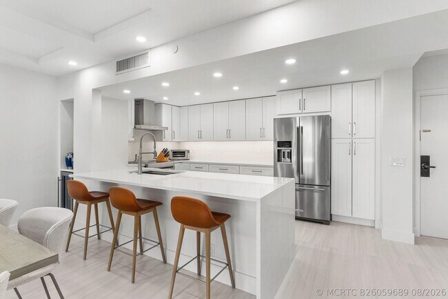 Foto del edificio - 4748 S Ocean Blvd