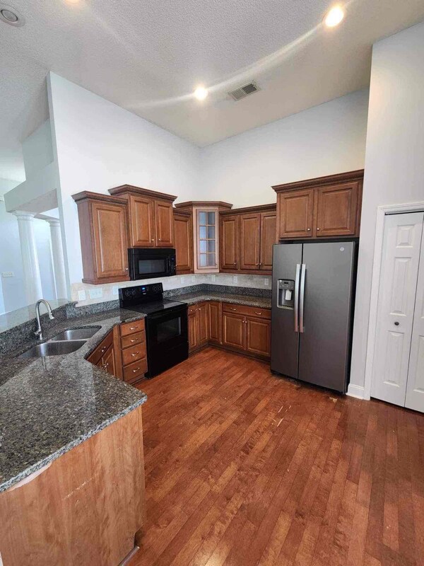Building Photo - 3092 Bayhaven Dr