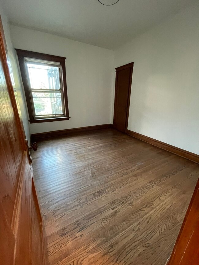 Building Photo - 5644 N Glenwood Ave