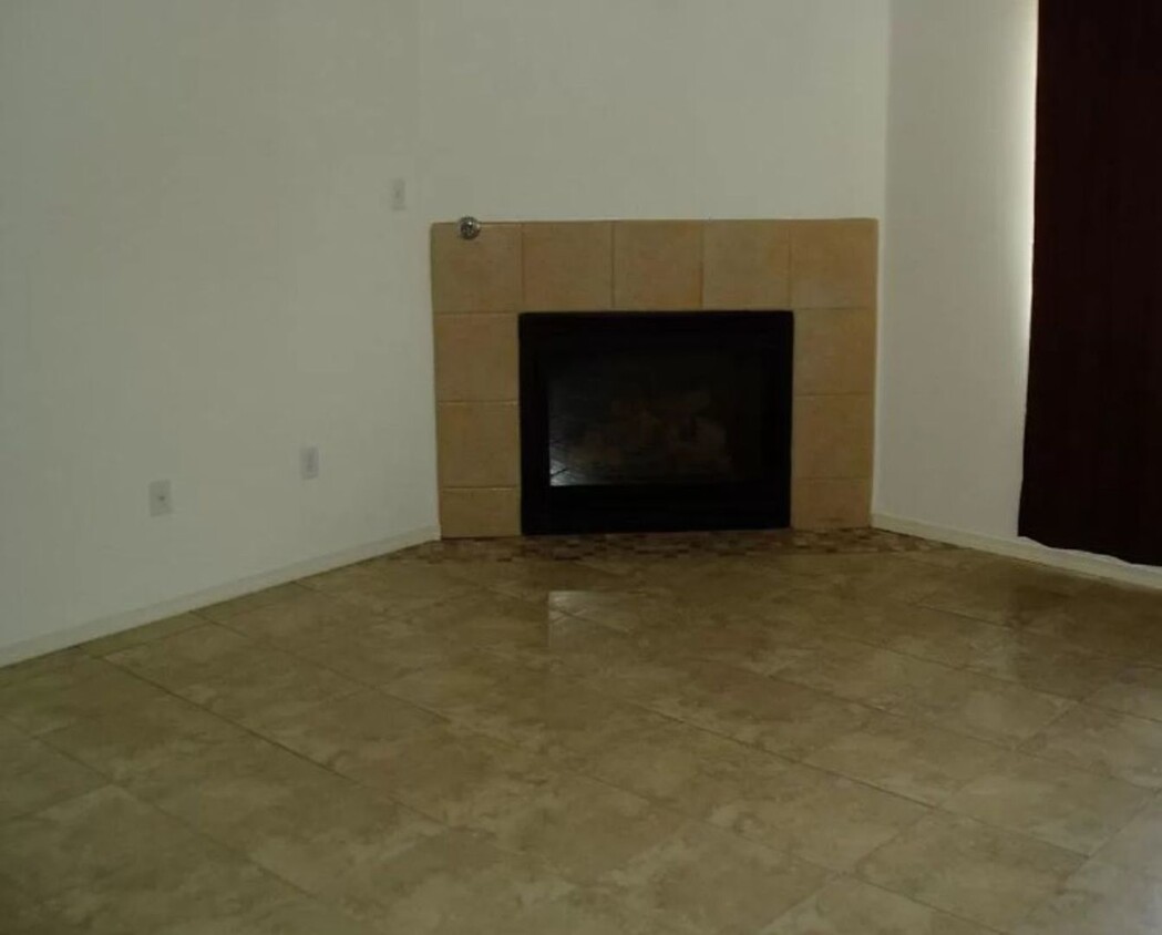 Building Photo - 3BR, 2BA 1450 sq ft home in nice HOA commu...