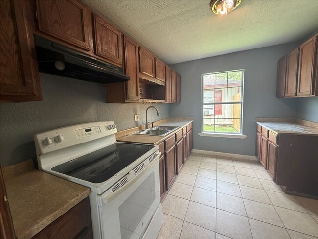 Building Photo - 1319 Bernard St