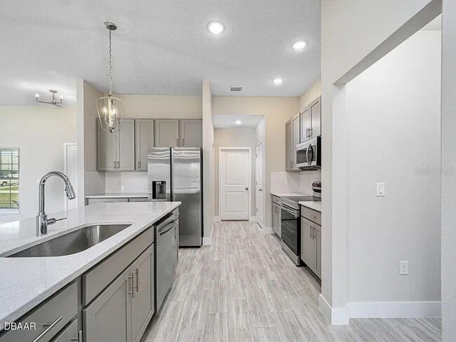 Building Photo - 60 Ballenger Ln