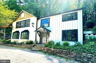 Building Photo - 3017 River Rd