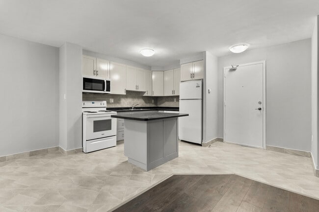 Building Photo - 473 Linwell Rd