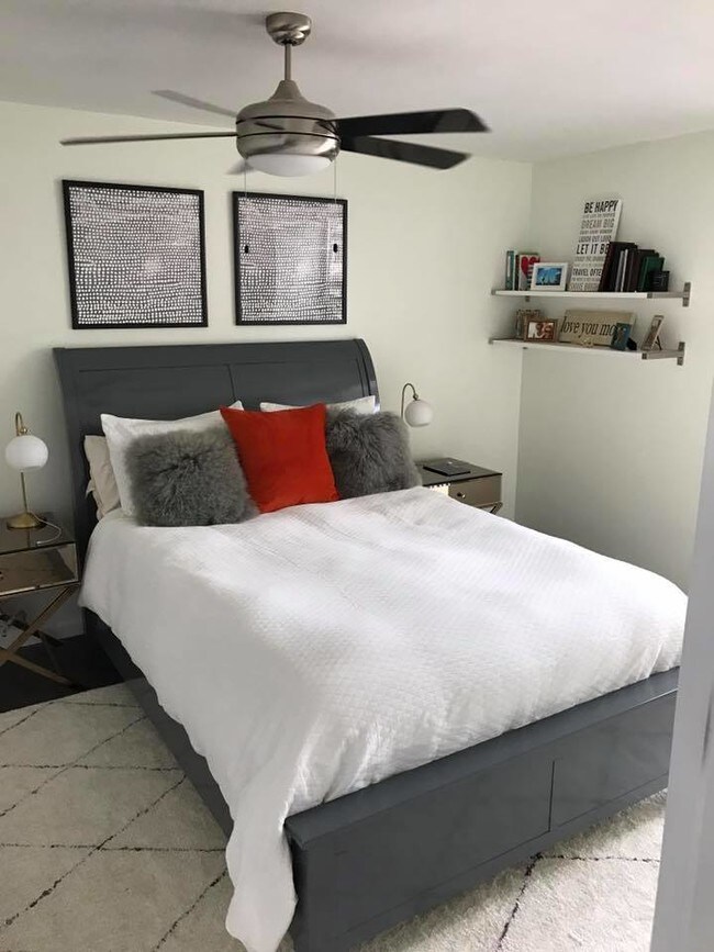 Dormitorio - 620 Peachtree St NE