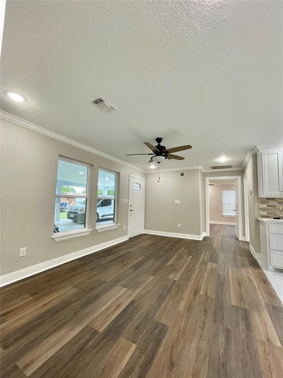 Building Photo - 1253 Chevy Chase Dr