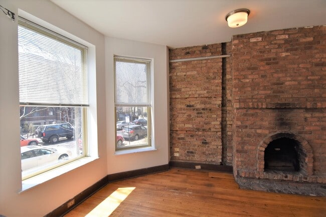 Building Photo - 651 W Roscoe St