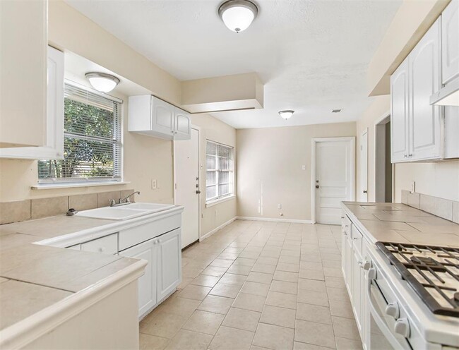 Building Photo - 2923 Ebbtide Dr