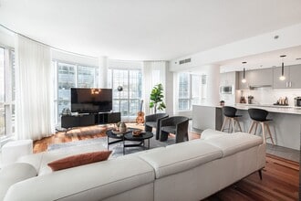 Building Photo - 1100 Rue de la Montagne