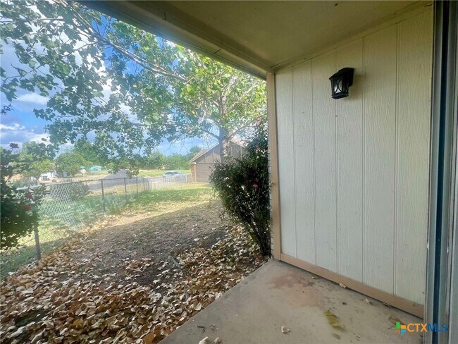 Building Photo - 907 Haynes Dr