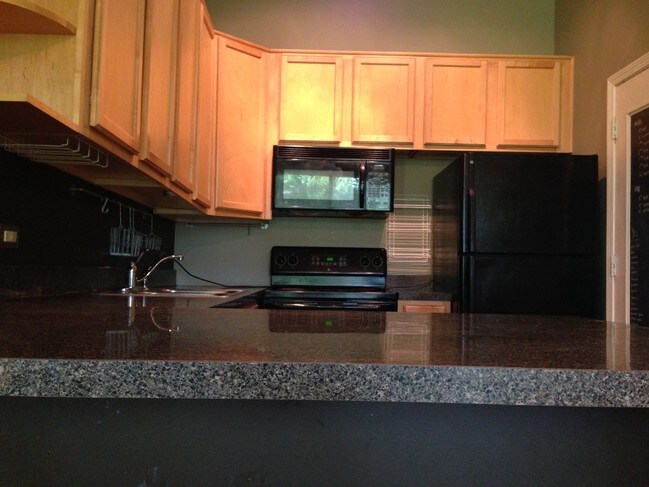 Foto del edificio - 6015 Forest View Rd
