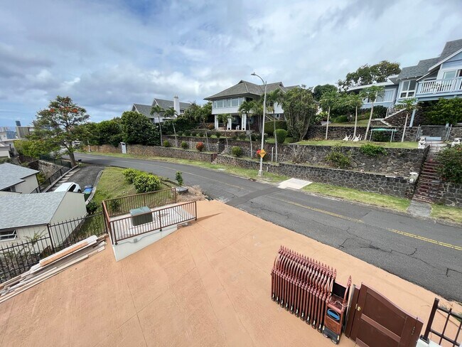 Building Photo - 2045 Mott Smith Dr