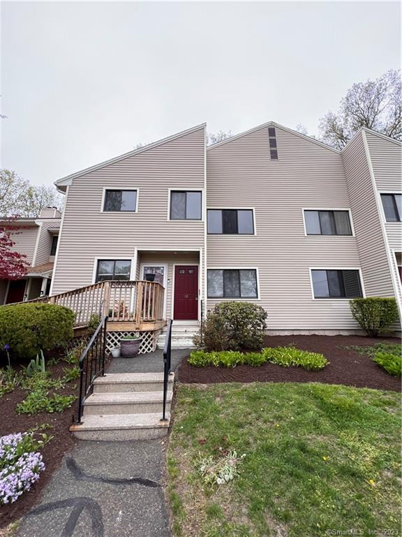 18 Lance Cir, Bridgeport, CT 06606 Condo for Rent in Bridgeport, CT