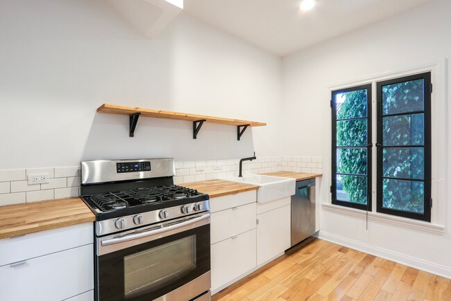 Building Photo - 5385 Edgewood Plz