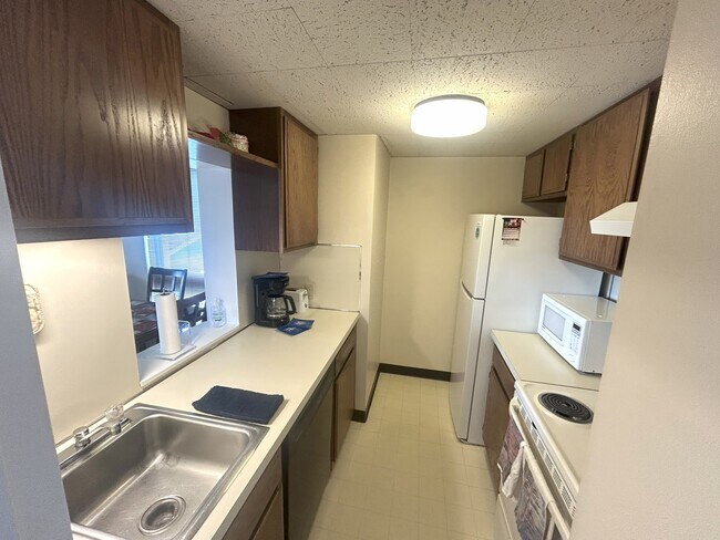 Foto del edificio - Cedar Lodge-308