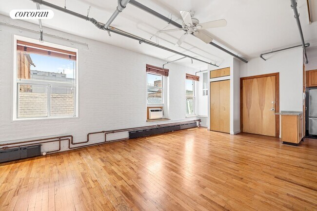 Building Photo - 405 E 13th St